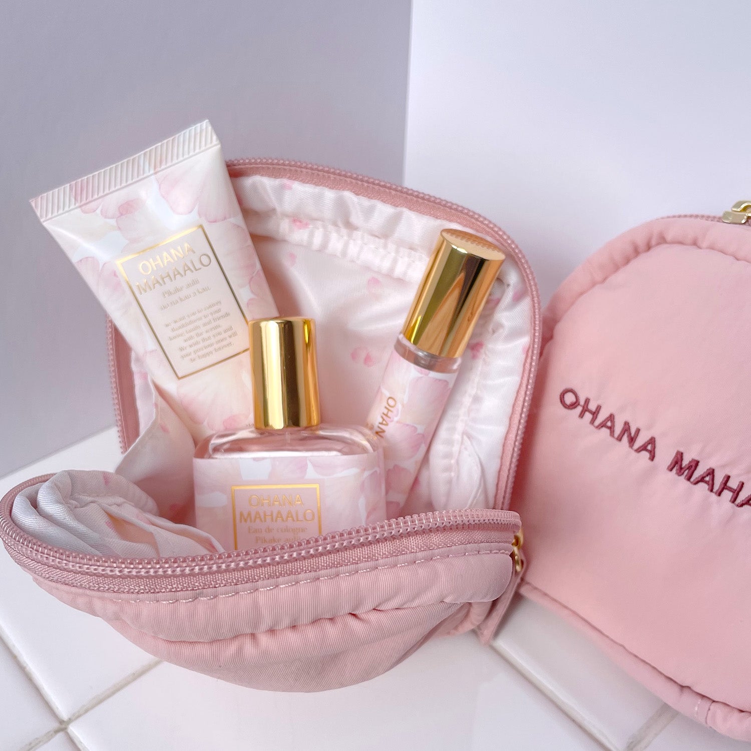 オハナ・マハロ オールウェイズアンドフォーエバーラブリー ピカケ アウリィ(ハンドクリーム50g・スクエアポーチ1個)