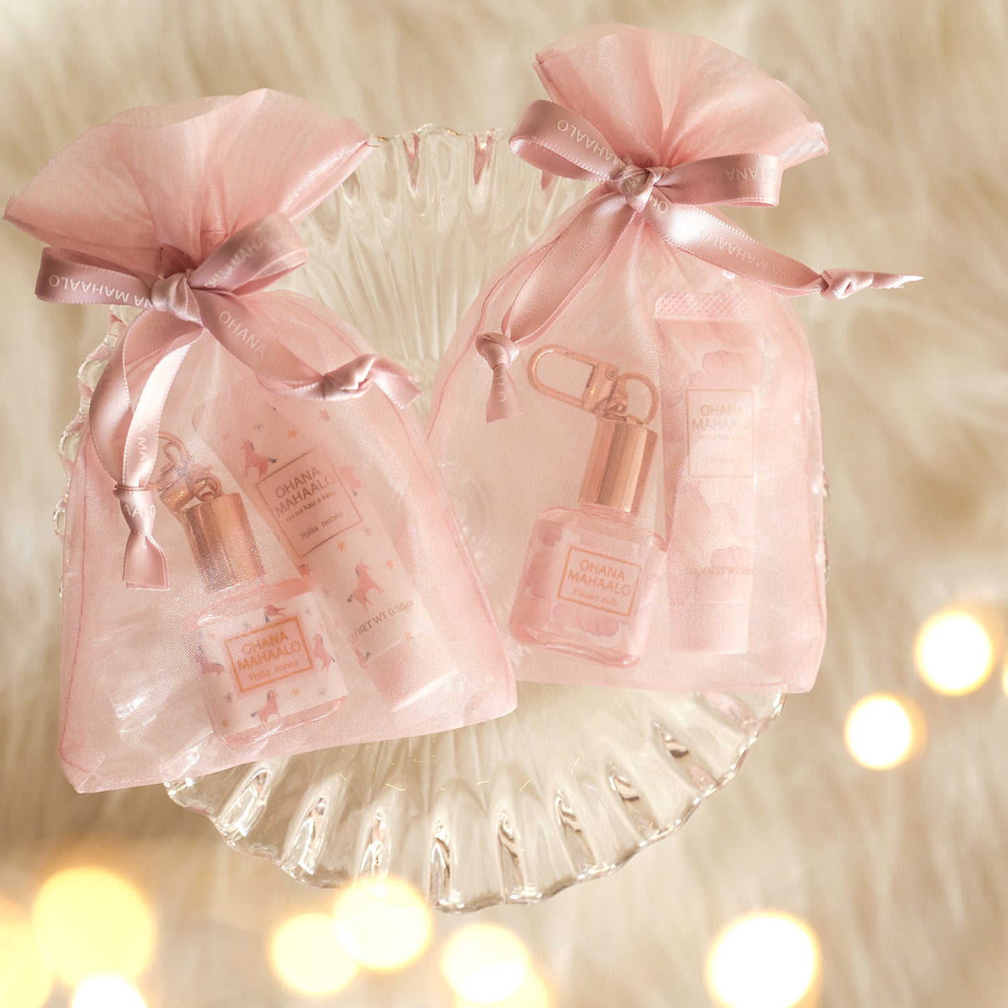 【11月10日12時発売】オハナ・マハロ　巾着入りミニギフトセット　ハリーア　ノヘア(ベビーコロン10ｍL / ミニハンドクリーム10g / 巾着1個)