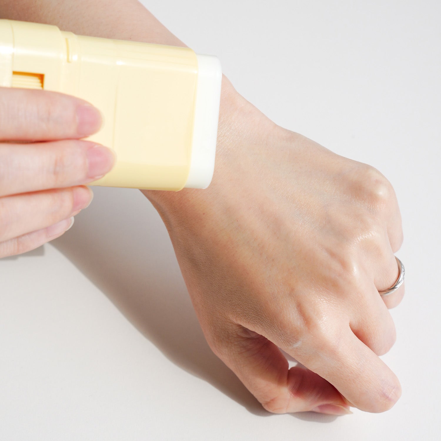 サンバス　UVプロテクションスティック［日やけ止めスティック］ 15g